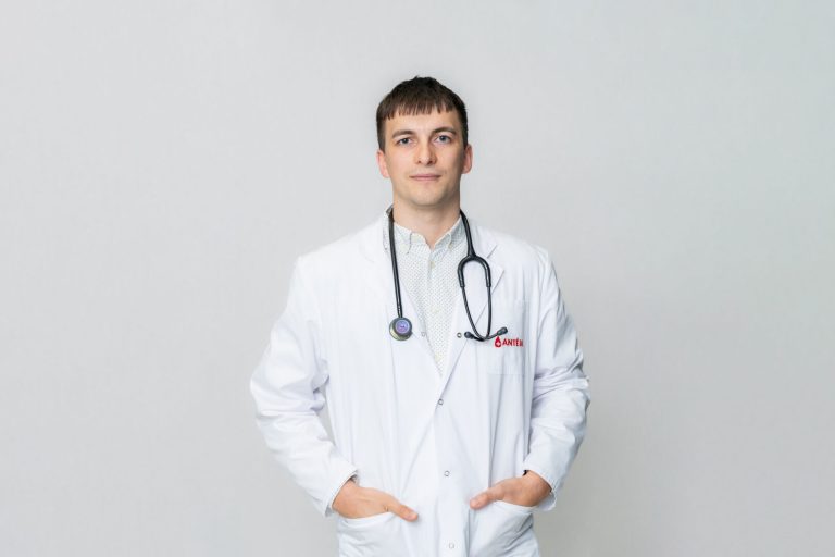 Sveikai maitinatės, sportuojate, bet cholesterolis vis tiek padidėjęs: medikas paaiškino, kodėl taip gali būti ir ko imtis